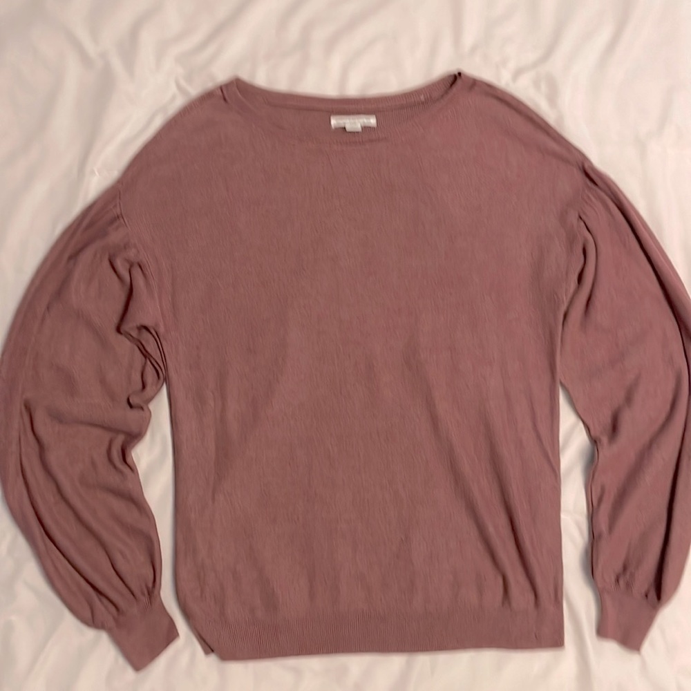 American Eagle, light weight sweater. Mauve in color. Size Medium